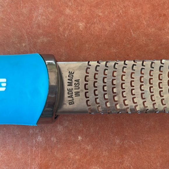Microplane Classic Zester Grater- Blue - Picture 3 of 4